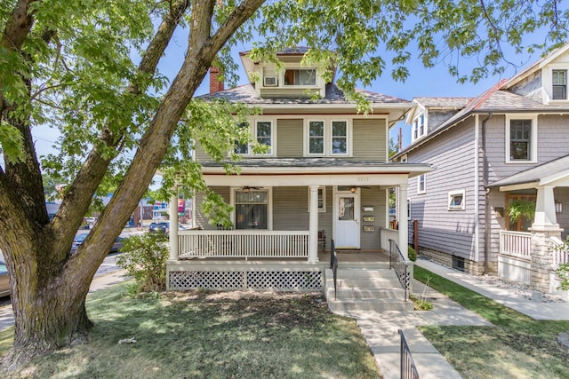 view of front facade featuring a porch and a front lawn