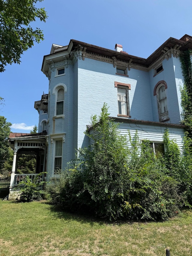 view of side of home featuring a yard