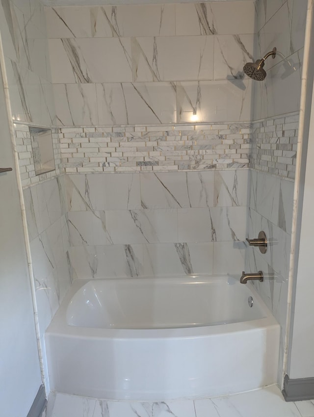 bathroom with tiled shower / bath combo