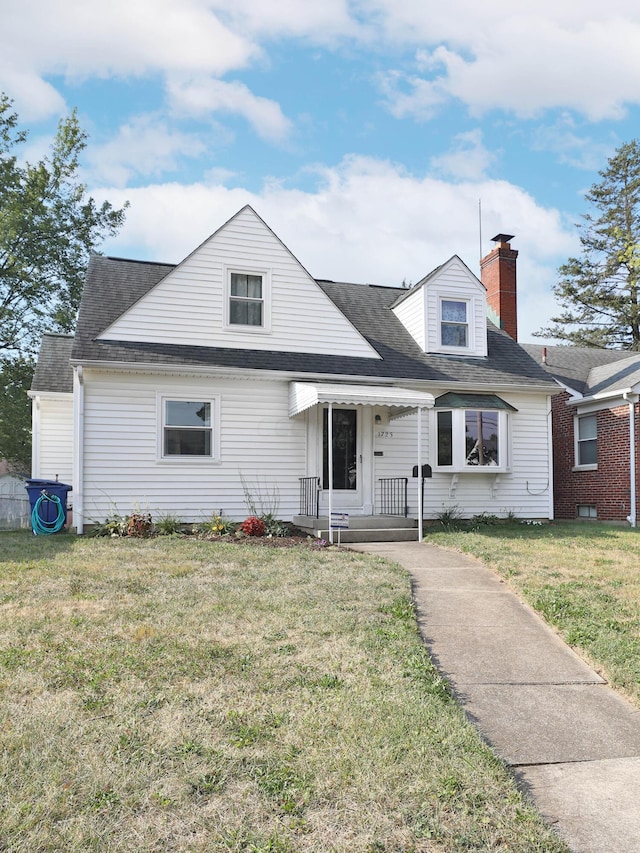 view of front facade with a front lawn