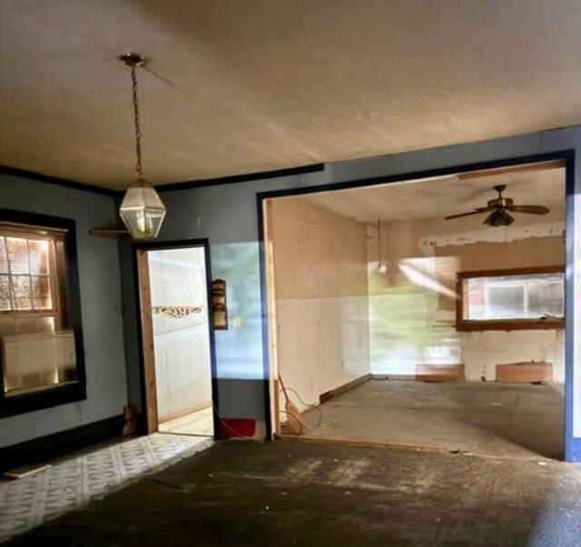 empty room featuring ceiling fan and a wealth of natural light