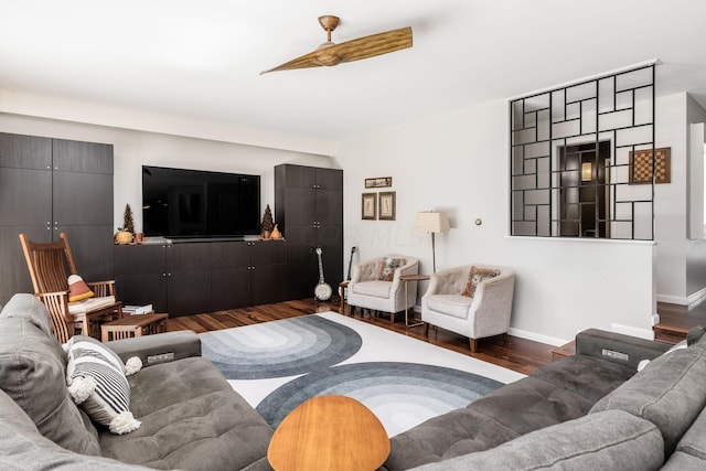 living room with a ceiling fan, wood finished floors, and baseboards