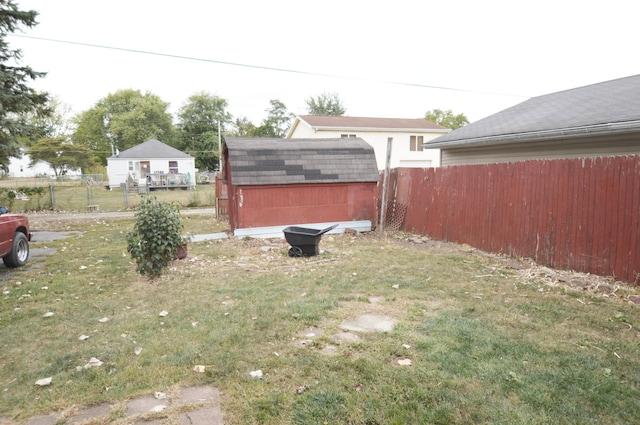 view of yard with a storage shed