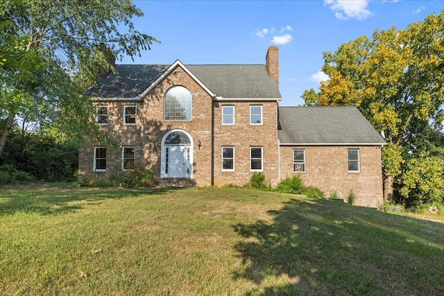 colonial home featuring a front yard