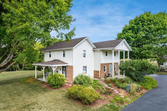 5595 Lancaster Rd, Hebron, OH 43025 - view of front of property featuring a porch and a front yard