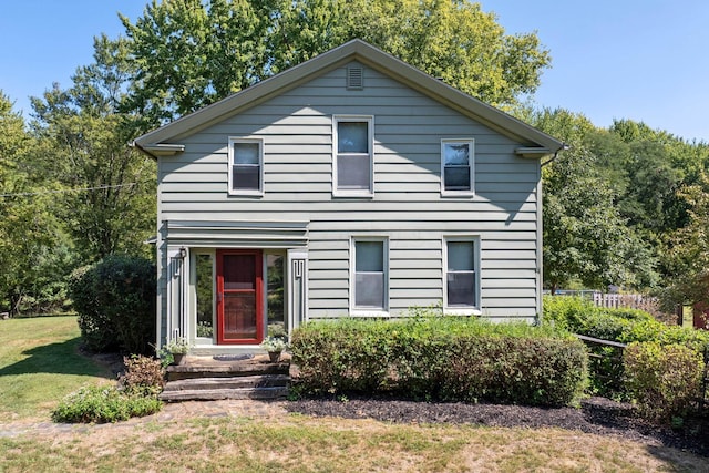 view of front of home featuring a front yard