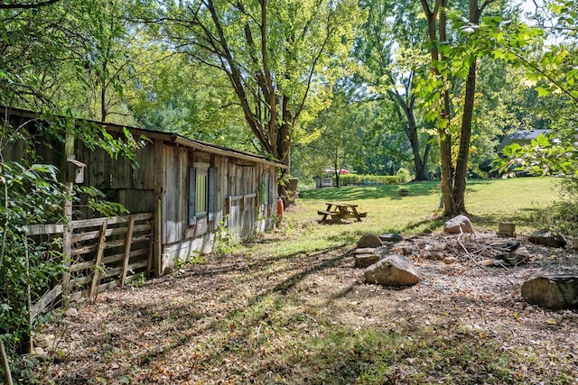 view of yard with a forest view and an outdoor structure