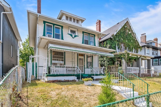 view of front of property featuring covered porch and a front lawn