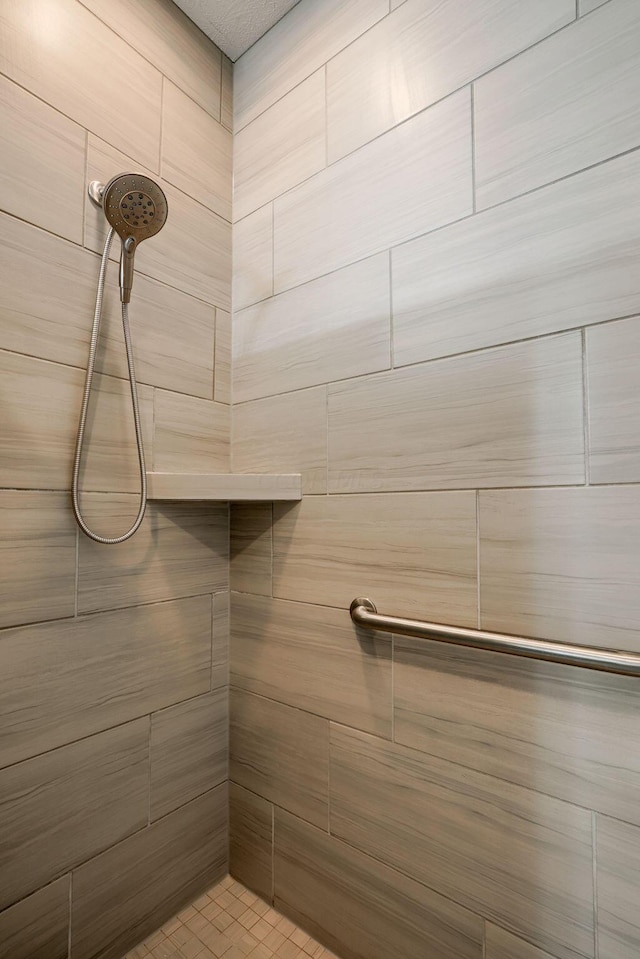 bathroom featuring tiled shower