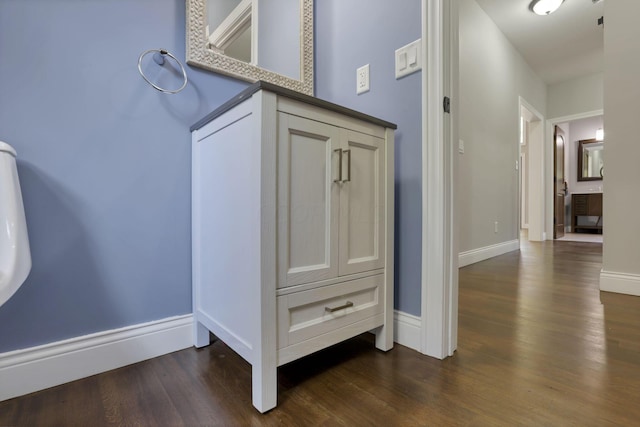 interior details with hardwood / wood-style floors