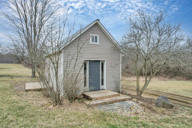 exterior space with a yard