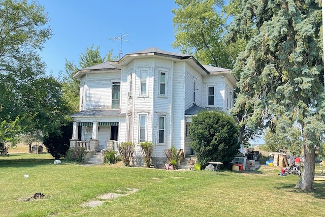 view of front of house with a porch and a front yard