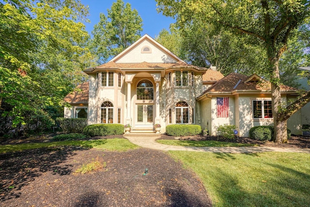 view of front facade with a front lawn