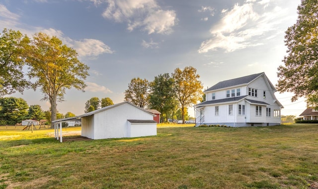 exterior space featuring a lawn