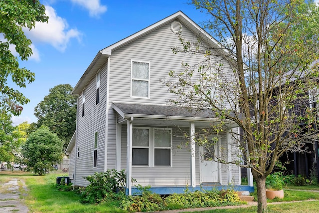 view of front facade with central AC and a front lawn