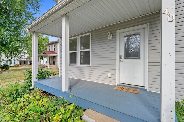 property entrance featuring a porch