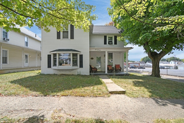 view of front of property featuring a front yard