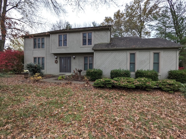 view of front property featuring a front yard