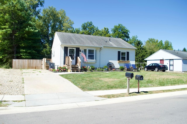 view of front facade featuring a front lawn