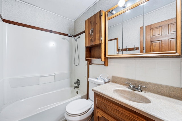 5010 Chipman Dr, Columbus, OH 43232 - full bathroom featuring toilet, vanity, and shower / bath combination