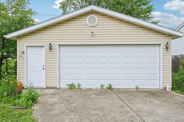 5010 Chipman Dr, Columbus, OH 43232 - view of detached garage