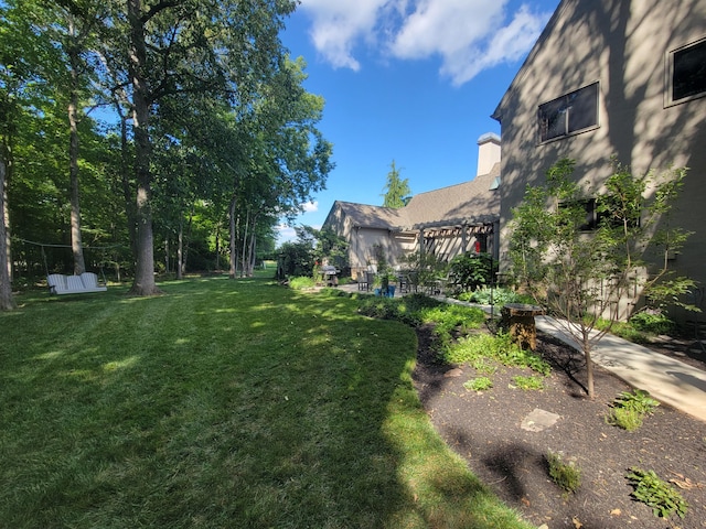 view of yard with a pergola
