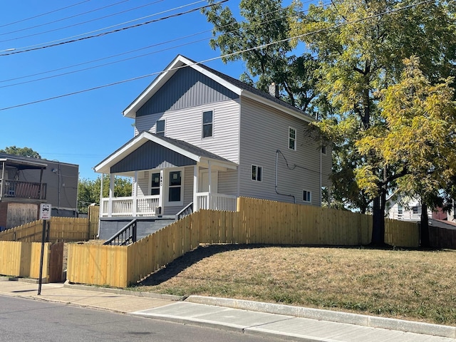 view of front of house featuring covered porch