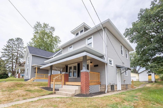 view of front of property featuring a porch and a front lawn