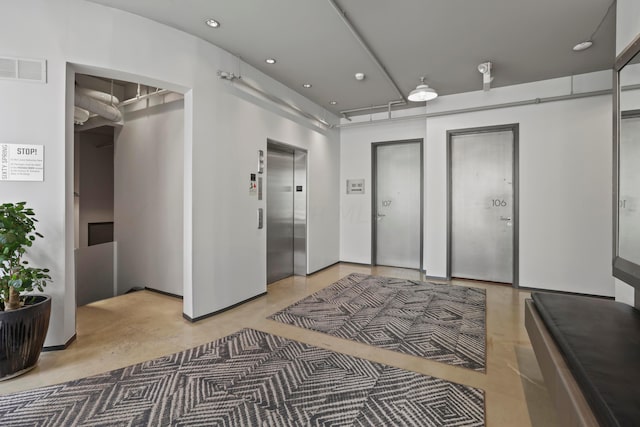 60 E Spring St Unit 105, Columbus, OH 43215 - common area featuring recessed lighting