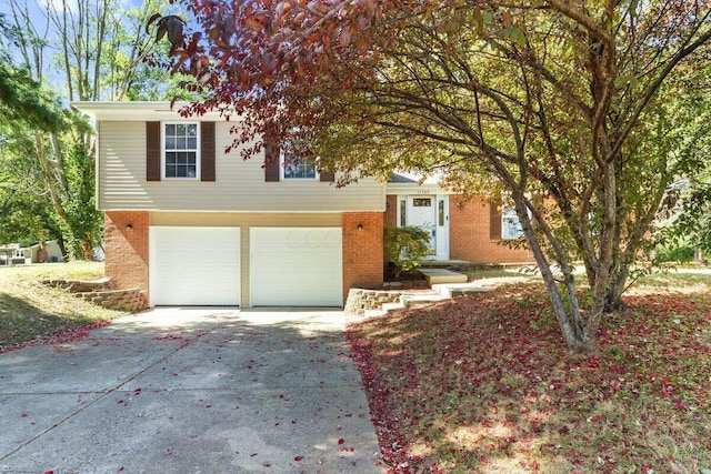 view of front facade featuring a garage