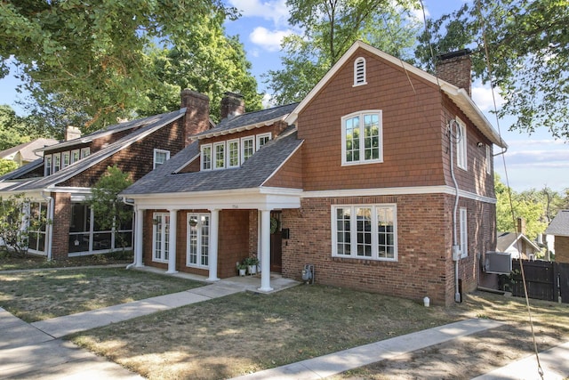 view of front of house with a front yard