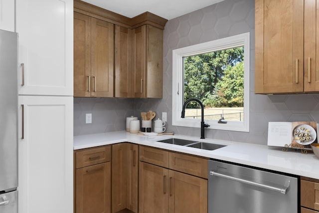 kitchen with backsplash, sink, and stainless steel appliances