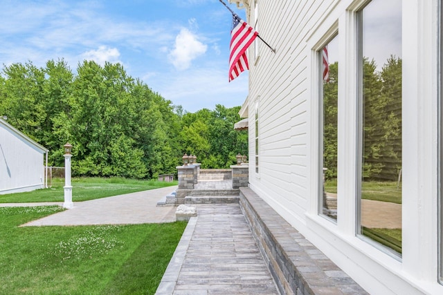 view of yard featuring a patio area