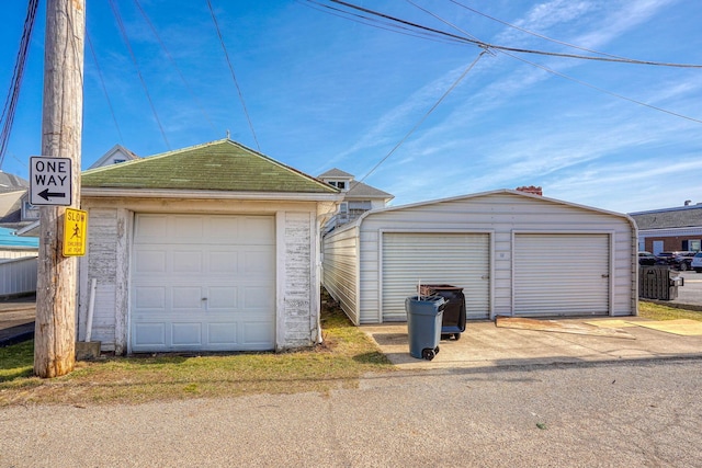 view of detached garage