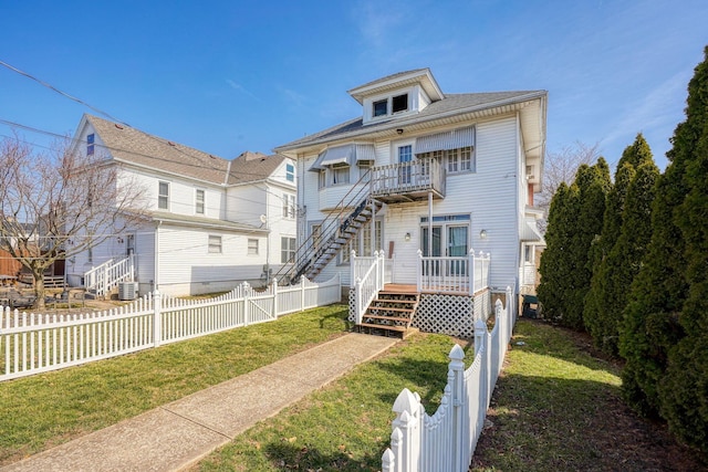 view of front of house featuring a fenced front yard, a front yard, and a gate