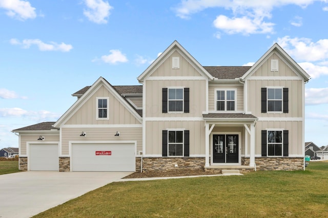 craftsman-style home featuring a front lawn