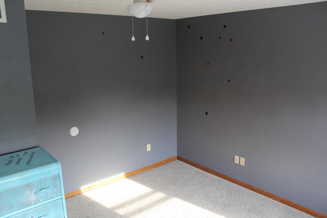 unfurnished room featuring carpet flooring, a textured ceiling, and vaulted ceiling