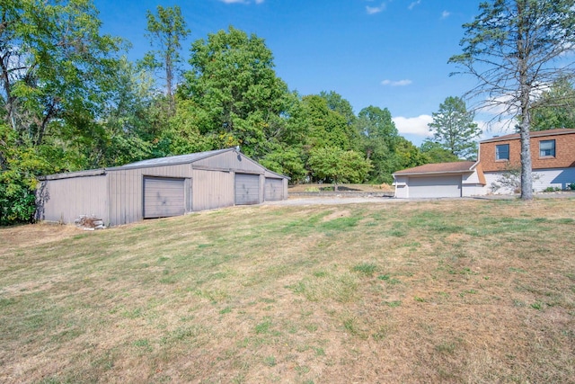 view of yard with an outdoor structure and a garage