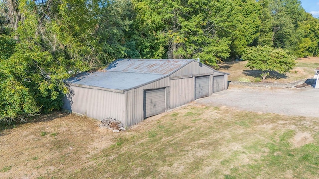 view of outdoor structure with a garage