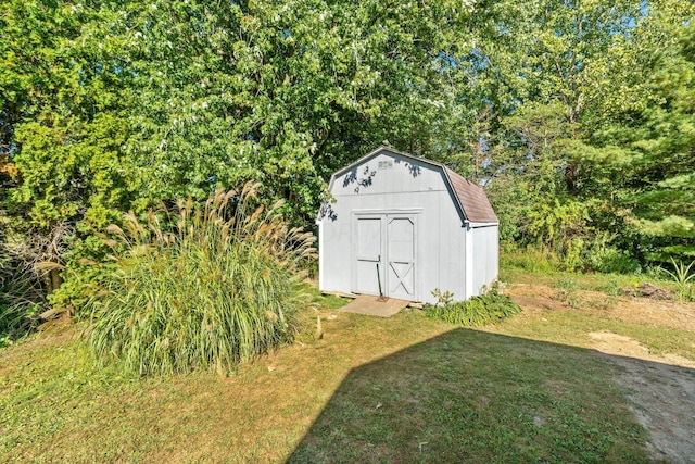 view of outbuilding featuring a yard