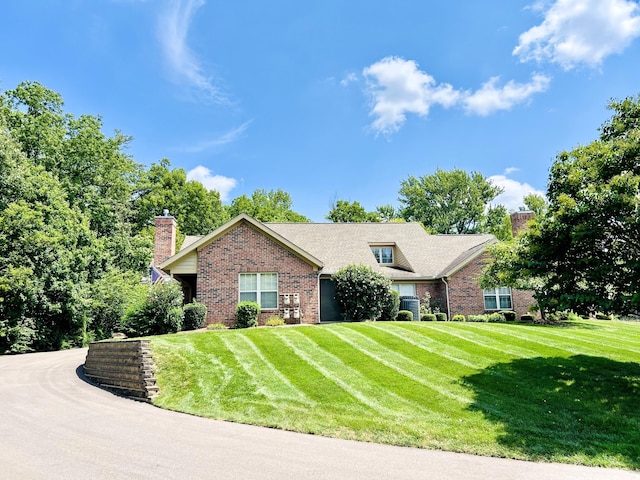 single story home featuring a front yard