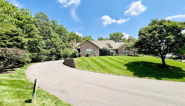 view of front of home featuring a front yard