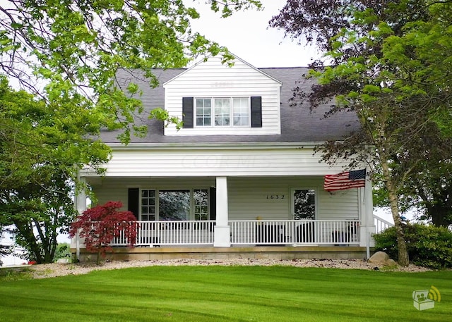 view of front of house featuring a front yard