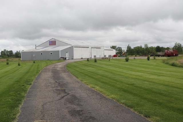 exterior space featuring a yard