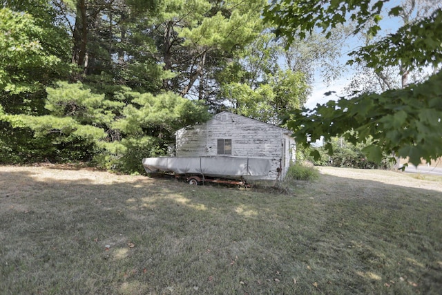 exterior space featuring a lawn