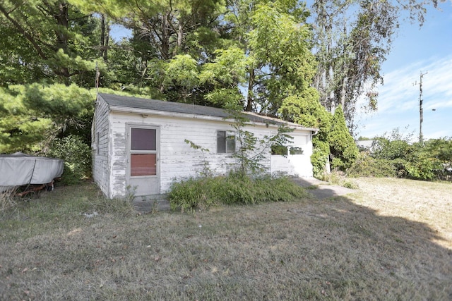 view of outbuilding with a yard