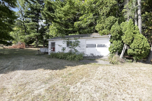 garage featuring a lawn