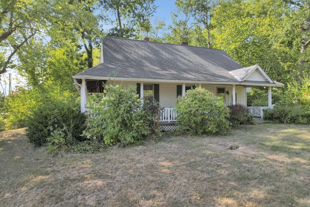 view of front of house with a front yard