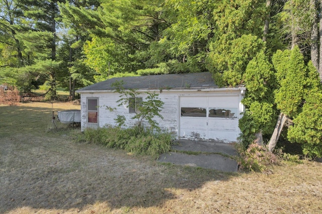 garage featuring a lawn