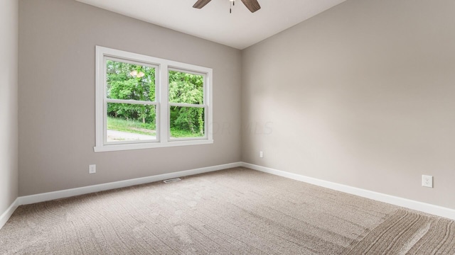 unfurnished room with carpet flooring and ceiling fan